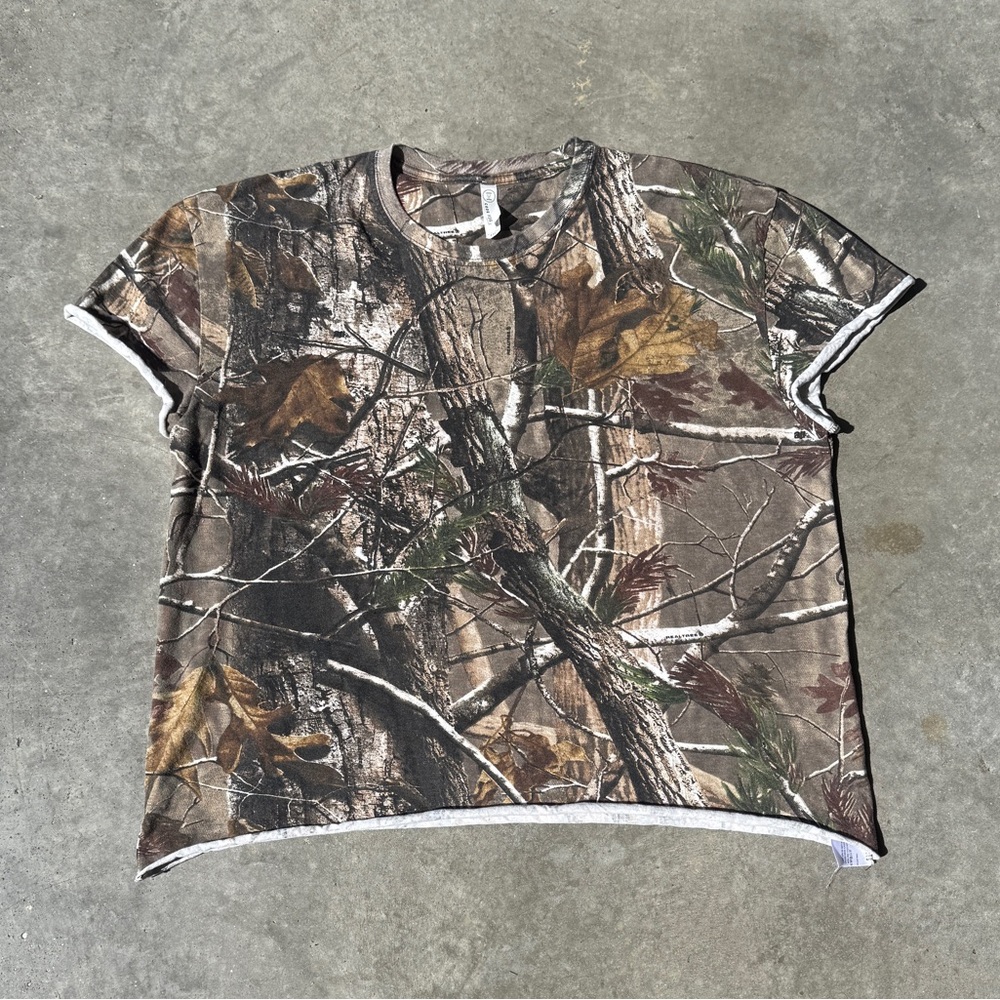 Cropped camo tee
